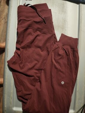 lululemon athletica Ribbed Leggings in Deep Burgundy